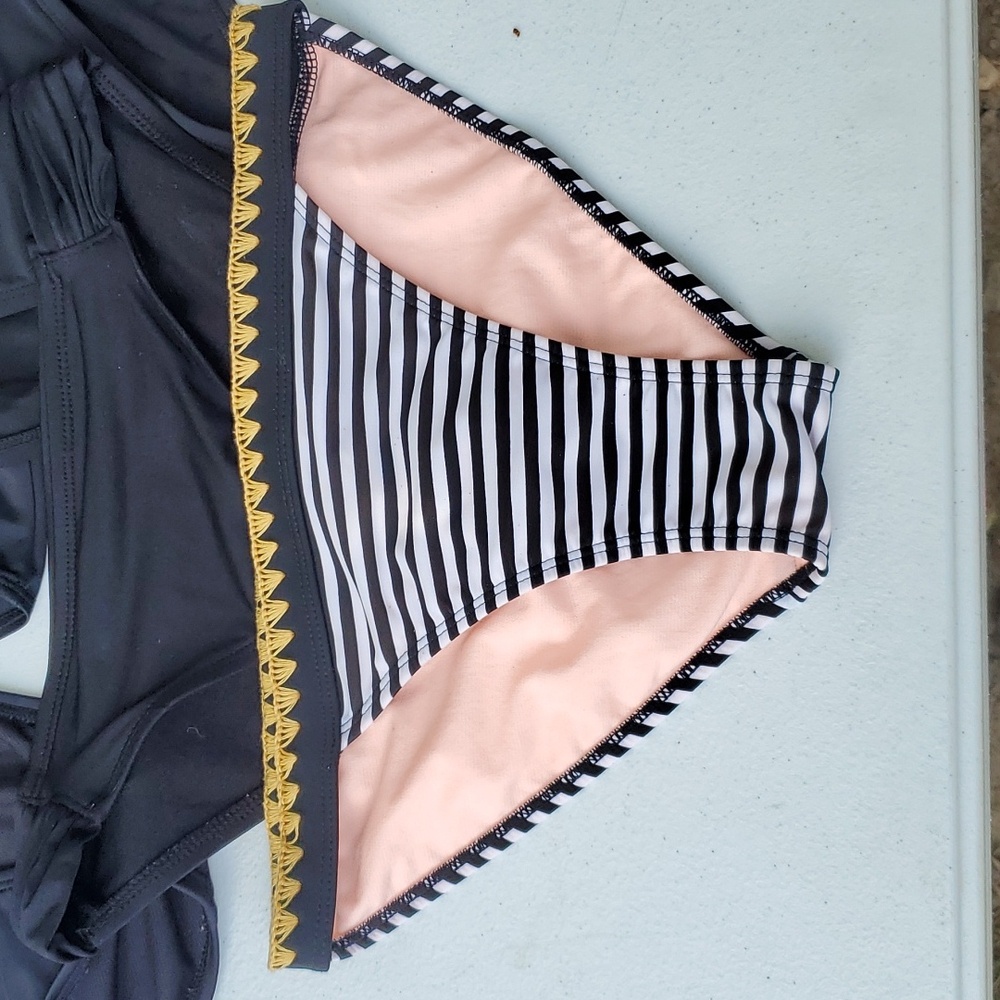 Bathing suit - Picture 2 of 3